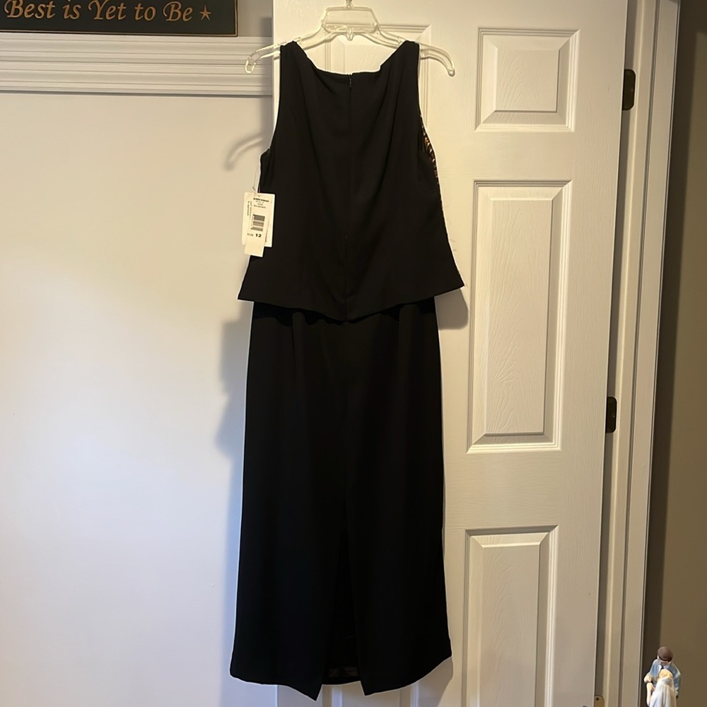 Jessica Howard fully lined maxi dress, metallic top with hidden back zipper. - Picture 2 of 11